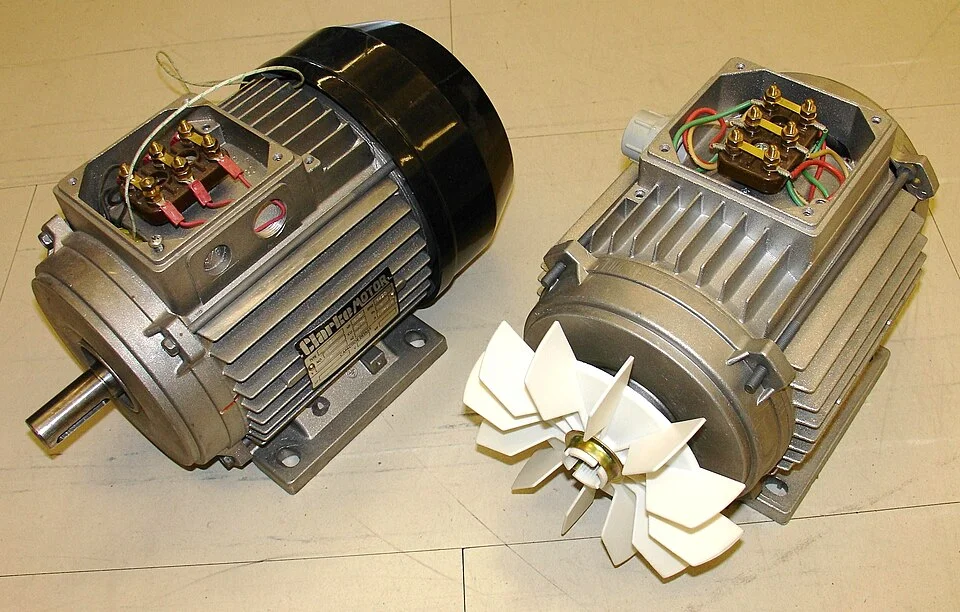 Foto perangkat asli: Motor induksi tiga phase